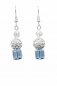 Unsere Ohrhänger Lady Glitzer haben einen Ohrhänger, Swarovski-Raute, Strasskugel und einen Swarovski-Beat. Diese Ohrringe sind in liebevoller Handarbeit in unserem Atelier in Abenberg hergestellt.