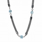 Unsere Halskette Gliederkette aus Edelstahldraht besteht aus einem speziellen Edelstahl Drahtgeflecht als Kette. Dieses Geflecht ist einzigartig und wurde bei uns im Haus entworfen. Die Kette hat Swarovski Beats zwischen den einzelnen Gliedern. Diese Beat