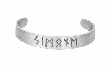 Entdecken Sie unsere personalisierten Armreife mit Ihren Namen in Runenschrift! Jedes Stück aus Silber 935 ist handgefertigt in unserer Manufaktur in Abenberg. Einzigartige Meisterwerke von Schmuckdesign Gulden.