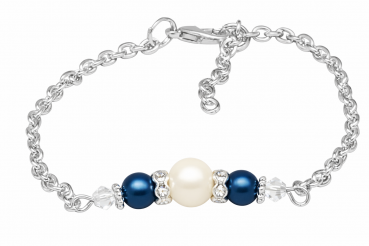 Unser Armband Perltropfen besteht aus einer Ankerkette und hat mittig eingesetzt Swarovskirauten, 2 Farben von Wachsperlen und Welliges Strass. Das Armband wurde in liebevoller Handarbeit bei uns im Atelier in Abenberg hergestellt.