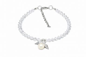 Unser Armband Abenberger Engel ist mit Swarovski Rauten in zartem Lila oder Transparent gefertigt. Als kleinen Blickfang haben wir einen hängenden Abenberger Engel mittig im Armband platziert. Dieses Armband wurde mit liebevoller Handarbeit in unserem Ate
