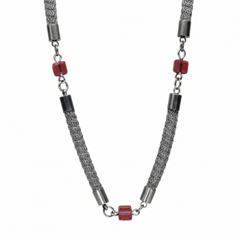 Unsere Halskette Gliederkette aus Edelstahldraht besteht aus einem speziellen Edelstahl Drahtgeflecht als Kette. Dieses Geflecht ist einzigartig und wurde bei uns im Haus entworfen. Die Kette hat Swarovski Beats zwischen den einzelnen Gliedern. Diese Beat