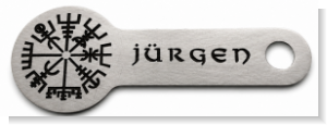 Personalisierbarer Einkaufswagen-Chip aus Edelstahl, gefertigt in unserer Schmuckmanufaktur in Abenberg. Praktischer Schlüsselanhänger mit Vegvisir-Motiv für den täglichen Einkauf und als individuelle Geschenkidee.