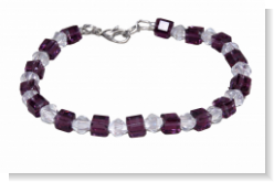 Unser Armband Cube wurde mit Swarovski Beats in Amethyst und abwechselnd mit transparenten Rauten hergestellt. Wir bieten auch noch die Farbe Light Topas an was ein Gelber Farbton ist. Das Armband wurde in liebevoller Handarbeit bei uns im Atelier in Aben