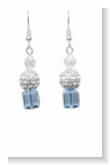 Unsere Ohrhänger Lady Glitzer haben einen Ohrhänger, Swarovski-Raute, Strasskugel und einen Swarovski-Beat. Diese Ohrringe sind in liebevoller Handarbeit in unserem Atelier in Abenberg hergestellt.