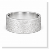 Entdecken Sie unseren Ring aus Silber 935 mit Diamantlook-Oberfläche. Handgefertigt in unserer Manufaktur in Abenberg, strahlt er zeitlose Eleganz aus. Ein exquisites Schmuckstück, das Ihre Persönlichkeit perfekt unterstreicht.