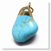 Unser Kettenanhänger Türkis hat einen echten Türkis und eine vergoldete Spitze mit einer Goldenen Öse.
